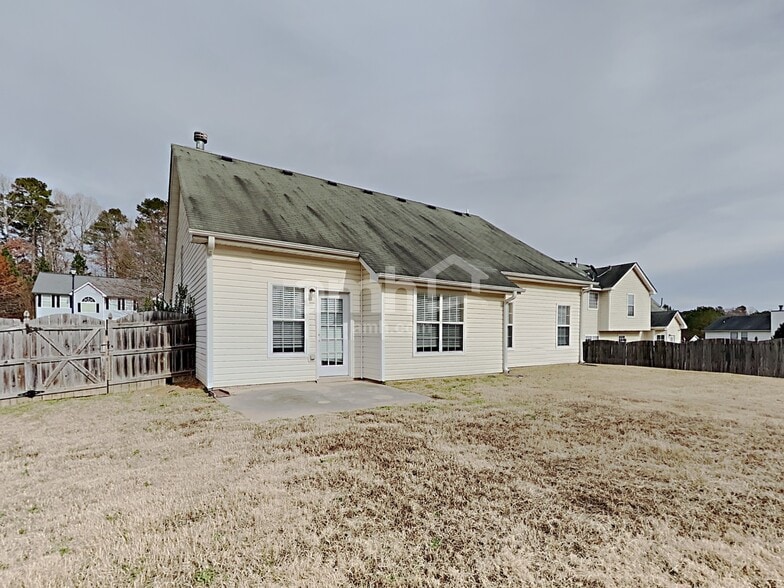 Building Photo - 211 Mystic Holw