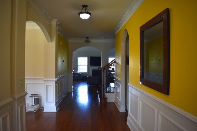 Building Photo - 2190 Harborview Dr