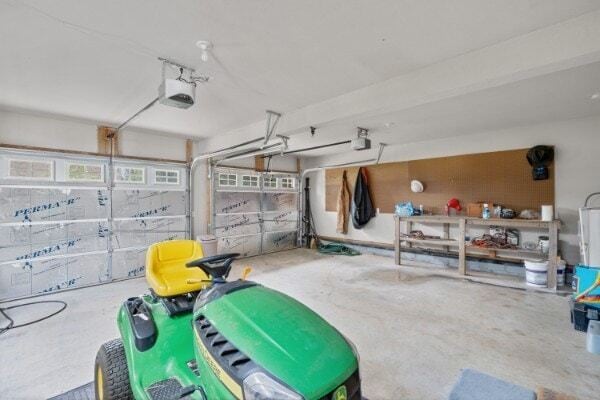 Building Photo - 302 12 Oaks Ln