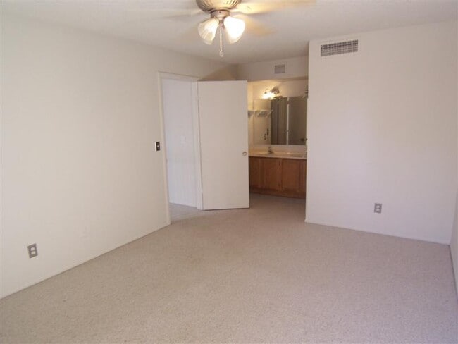 Building Photo - 8625 E Belleview Pl