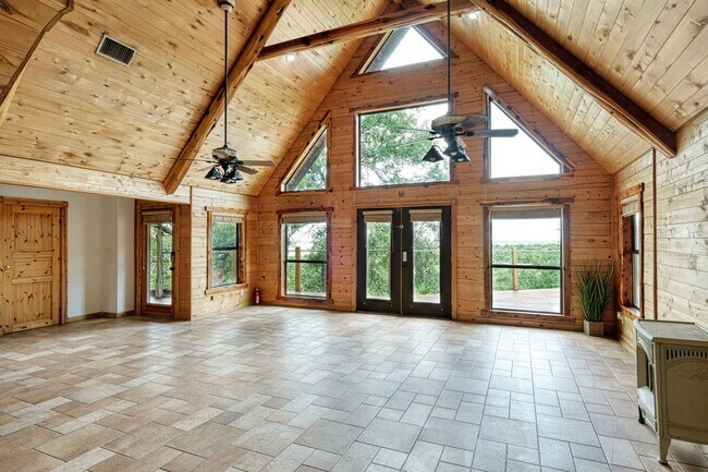 Building Photo - Custom Home with Separate Apartment