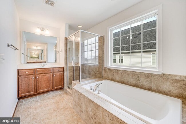 Building Photo - 15000 Gossom Manor Pl