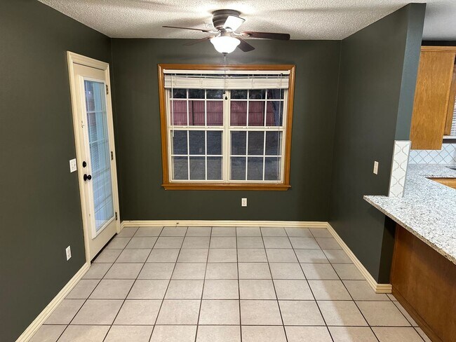 Building Photo - Available August 1st! 3-Bedroom, 2-Bathroom Home in East Rogers