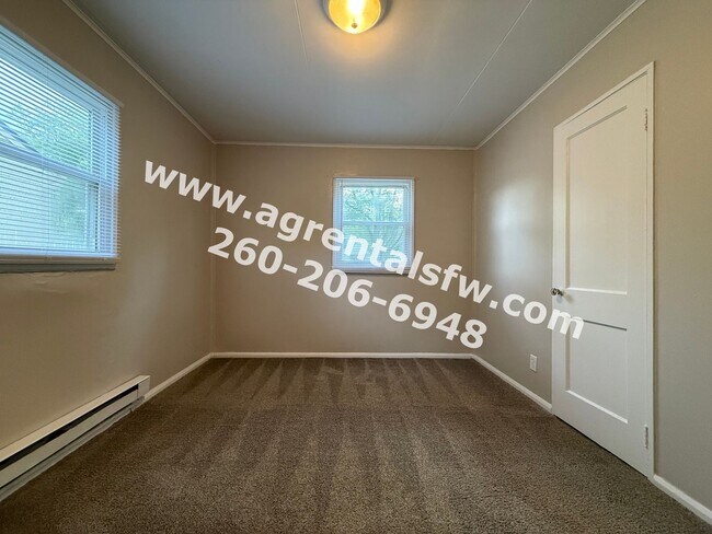 Building Photo - 3 Bedroom House