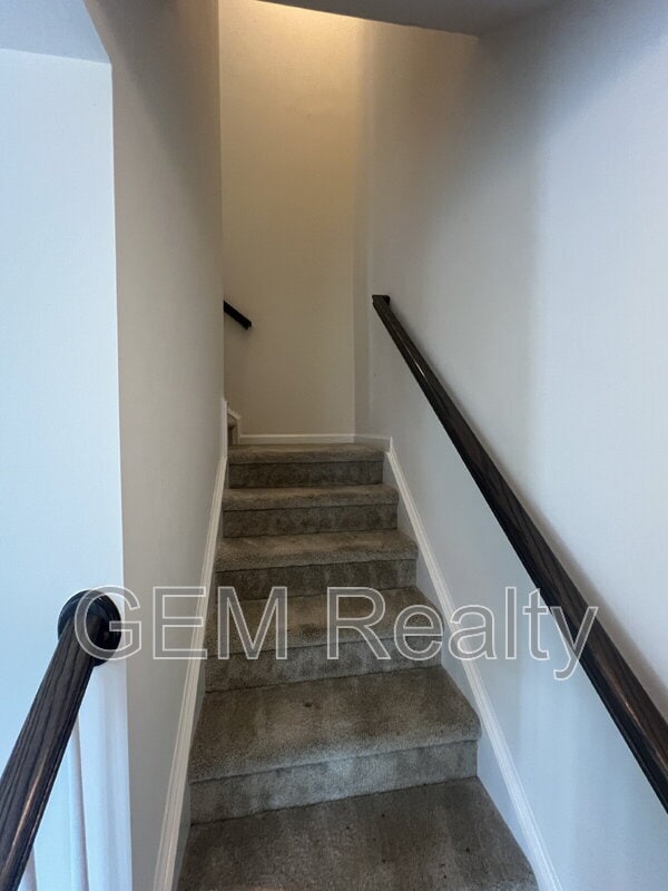 Building Photo - 1642 Dorothy Ln