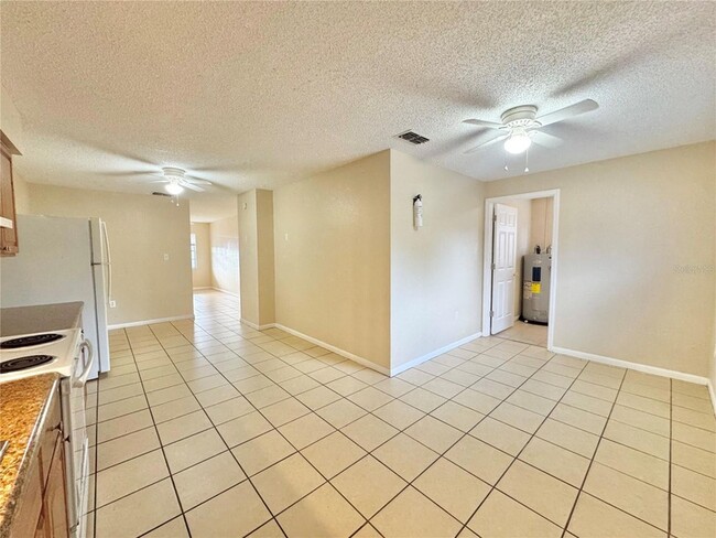 Building Photo - 2571 Elm Ave