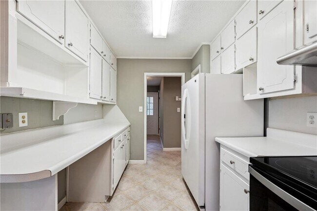 Building Photo - 2885 Webb Rd