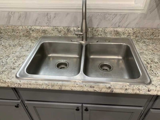 Building Photo - 415 W Front St