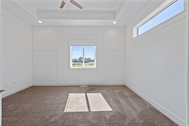 Building Photo - MODERN 3 BED 2.5 BATH TOWNHOME IN SAINT ANTHONY