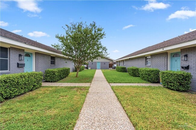 Building Photo - 1111 Wisteria Ave W