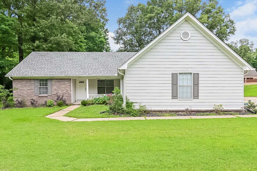 Primary Photo - 4100 Windermere Dr S