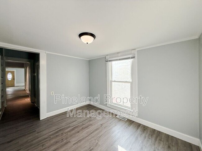 Building Photo - 413 E Donaldson Ave