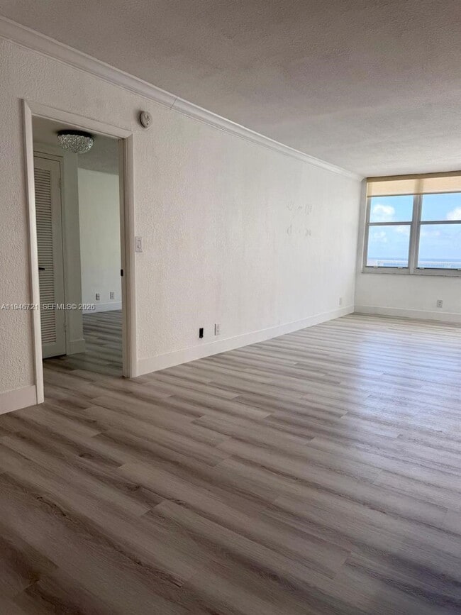 Building Photo - 3725 S Ocean Dr
