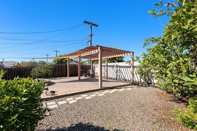 Building Photo - Charming single story in Clairemont