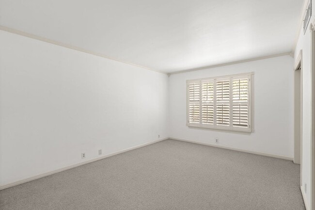 Building Photo - 2601 Bellefontaine, B105