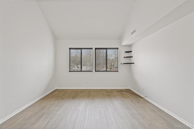 Building Photo - 132 Stonemeadow Dr