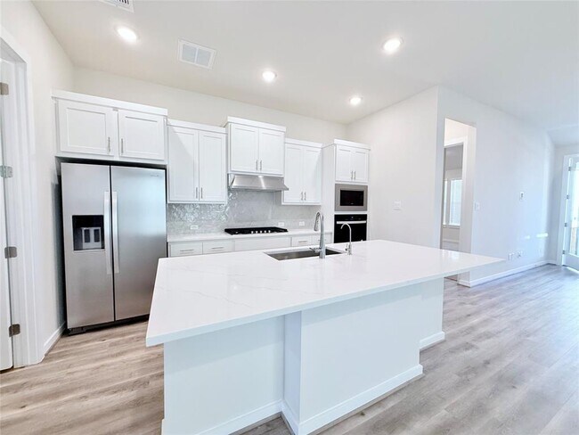 Building Photo - 133 Cintilar St