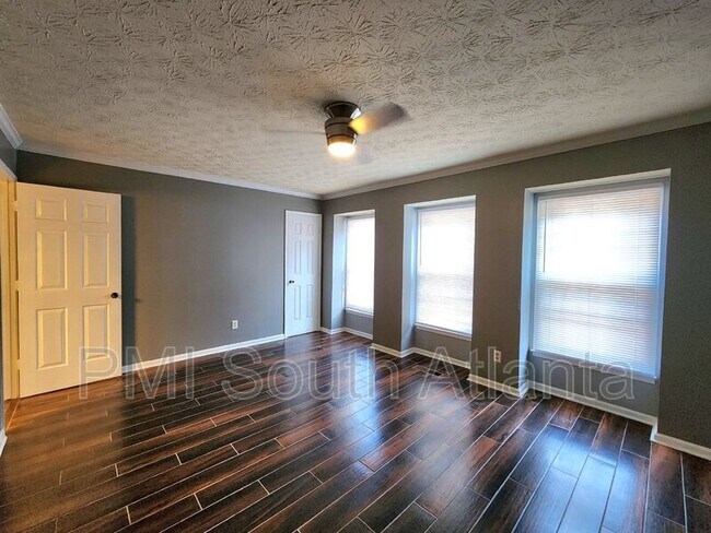 Building Photo - 143 Forrest Ave