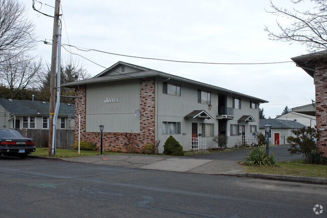 Primary Photo - Markwell/Annex Apartments