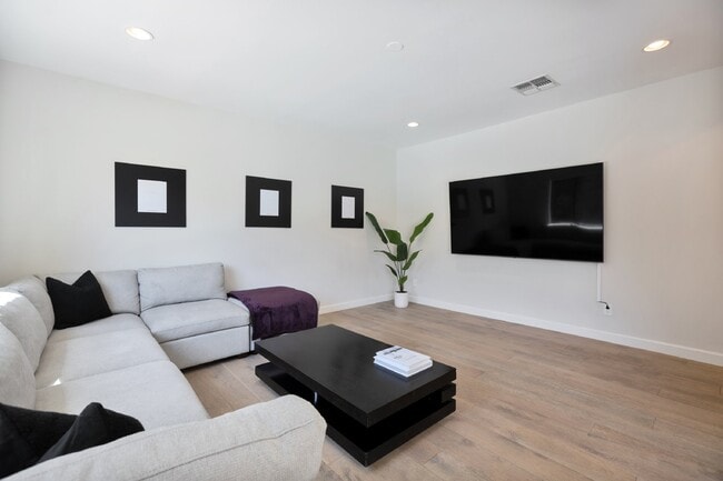 Building Photo - Beautifully furnished Arcadia Lite Rental Home!