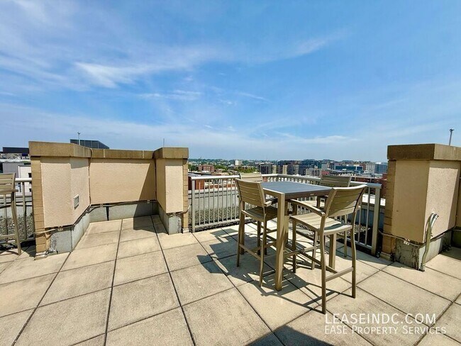 Building Photo - 811 4th St NW