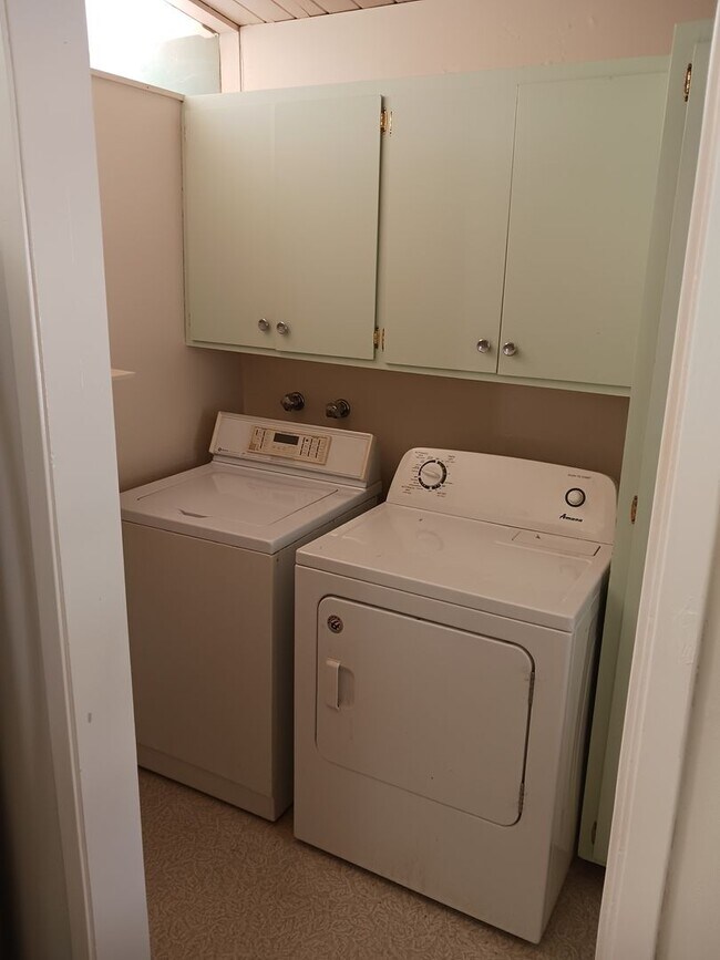 Building Photo - Duplex for RENT!