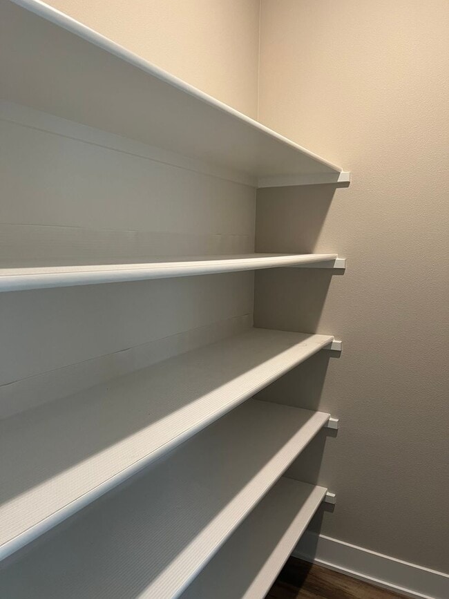 Building Photo - Start Lease by 8/15 to Receive REMAINDER o...