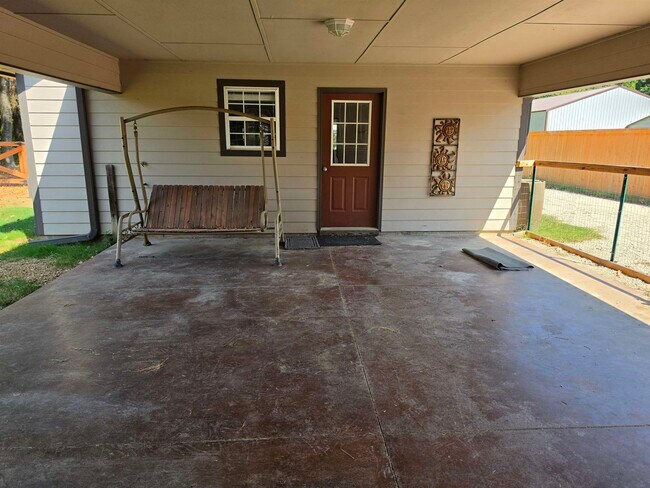 Building Photo - 162 Buford Rd W