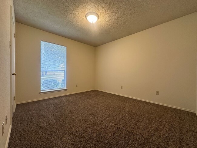 Building Photo - Duplex