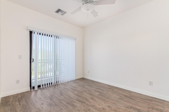 Building Photo - 2063 E Lemon St