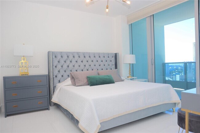 Building Photo - 200 Biscayne Blvd Way