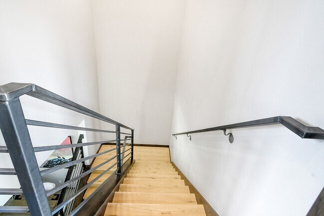 Building Photo - Luxury ski season rental is an entertainer...
