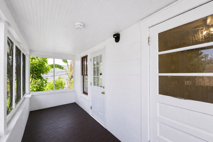 Building Photo - 618 7th Ave N