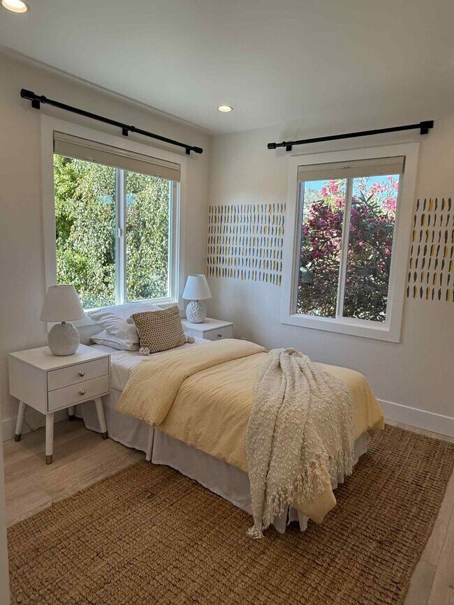 Building Photo - Modern 4-Bedroom Retreat in San Carlos – Remodeled, Spacious, Private Yard