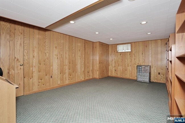 Building Photo - 253 Jeffer St