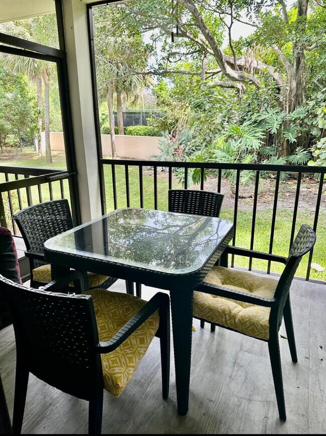 Building Photo - 2309 Fairway Dr S