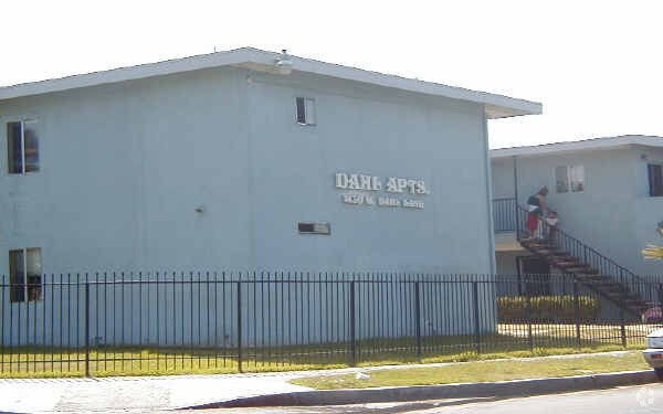 Building Photo - Dahl Apartments