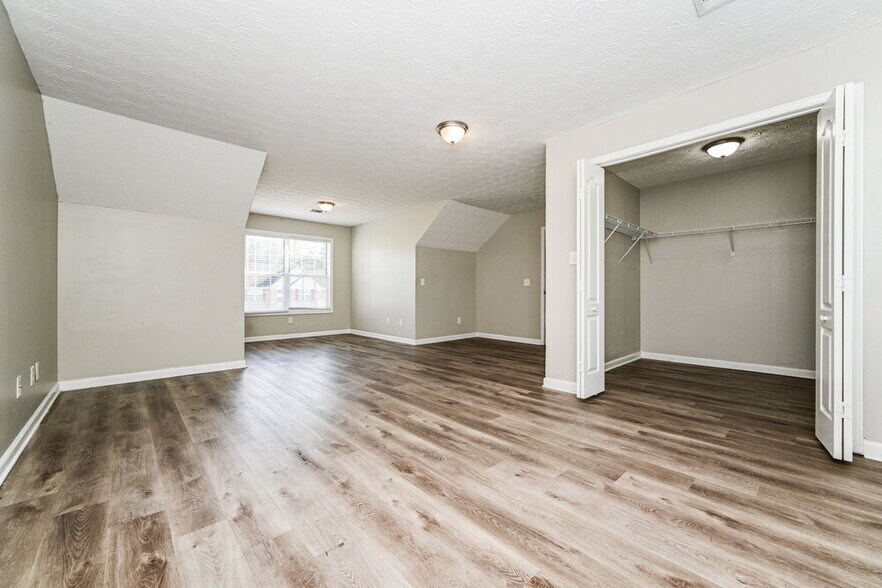 Building Photo - 145 Trelawney Ln