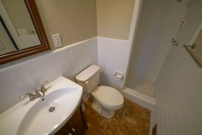 Building Photo - Cozy 3/2 Single Family Home