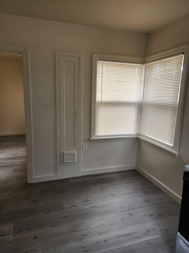 Building Photo - Country Home Between Empire and Waterford-  3 Bedroom 1 Bathroom With Central Heat And Air