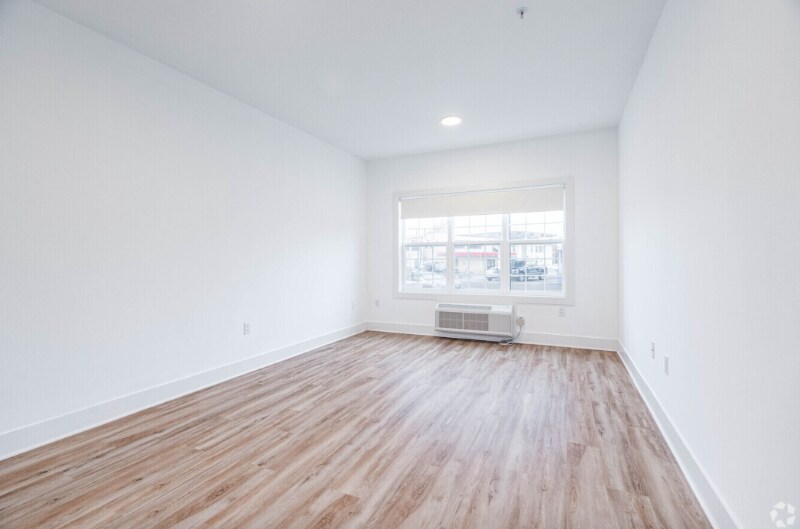 Building Photo - 21 Lakeside Ave