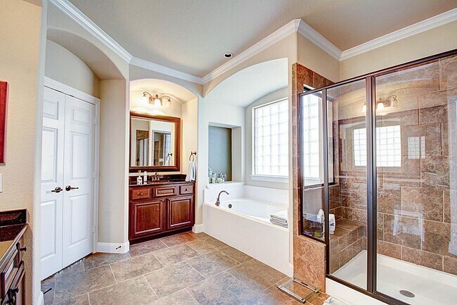 Building Photo - 10 Cayuga Pond Ct