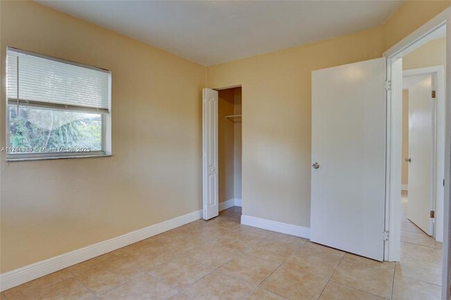 Building Photo - 3 bedroom in Hollywood FL 33024
