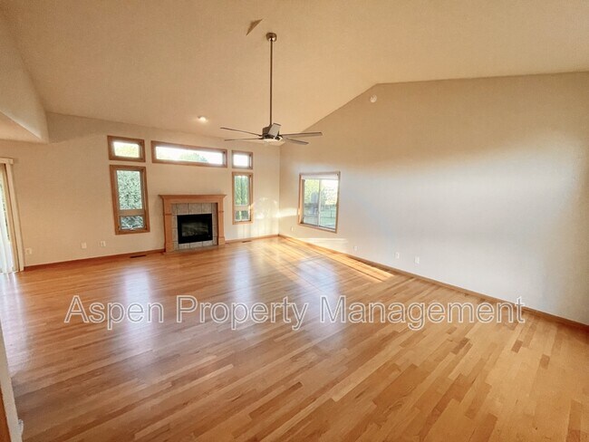 Building Photo - 626 Tipperary Rd