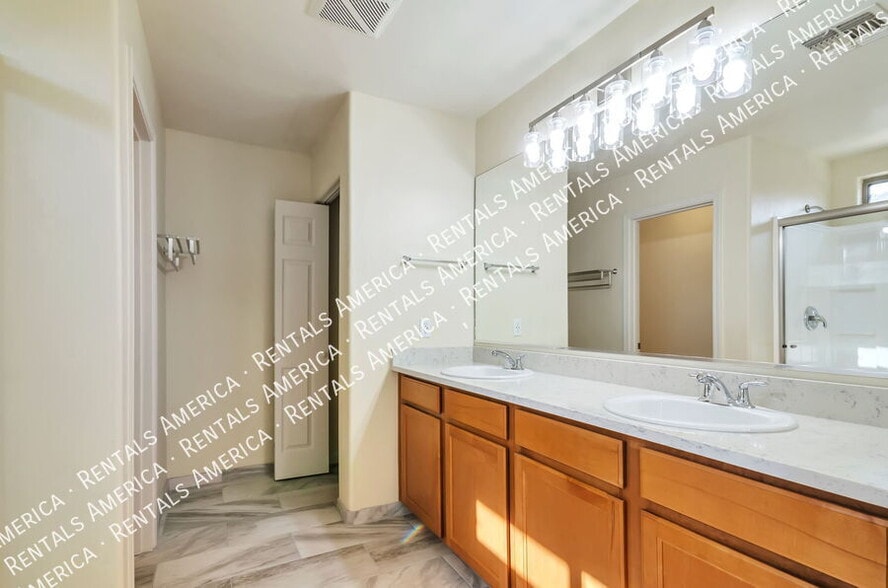 Building Photo - 219 W Calle Patio Lindo