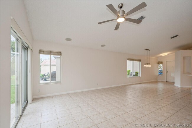 Building Photo - 4367 Dogwood Cir
