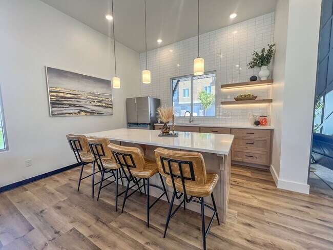 Building Photo - 2308 E 830 S