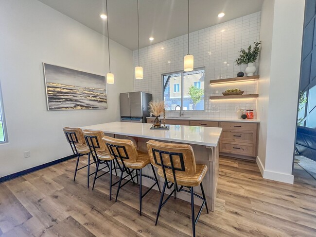 Building Photo - Gorgeous 3-Bed Fairfax Model in Vista View