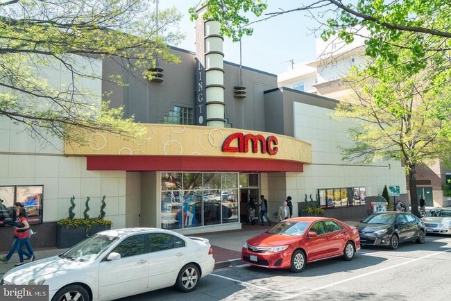 Building Photo - 3011 S Buchanan St