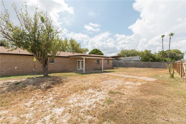 Building Photo - 29 Tulip Ave
